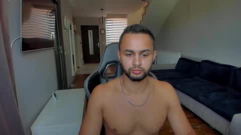 Snapshot of jaysson18 chatting on September 19, 8:37 am Jaysson online show from September 19, 8:37 am