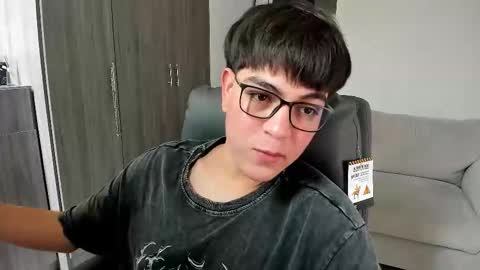 jaythomax online show from March 1, 6:40 pm