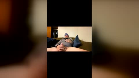 jbboy82 online show from December 13, 8:37 pm