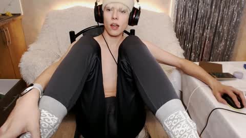 Angel online show from December 12, 3:16 pm