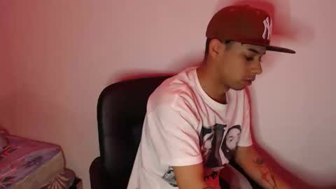 Snapshot of jeampier_sexy chatting on October 8, 12:15 am jeampier_sexy online show from October 8, 12:15 am