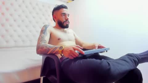 JEAN online show from May 11, 7:33 pm