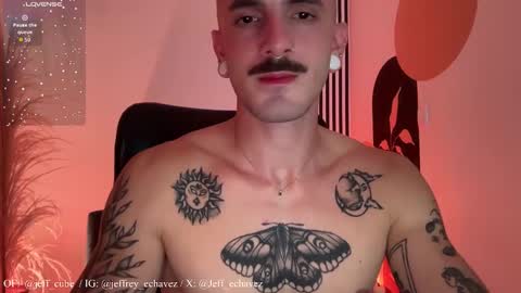 Snapshot of jeff_cube chatting on October 16, 7:33 pm Jeff and Mugi Independent model online show from October 16, 7:33 pm