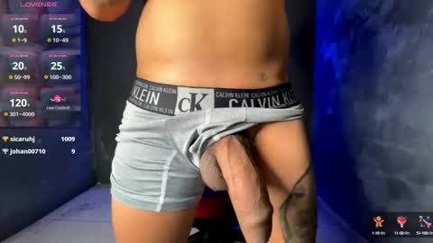 Snapshot of jeffvalemtino chatting on October 3, 1:10 am jeffrey online show from October 3, 1:10 am