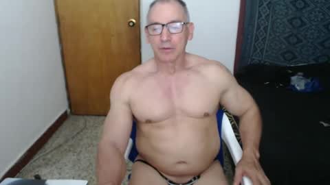 Snapshot of jefmuscletw chatting on October 25, 2:57 am brayam online show from October 25, 2:57 am