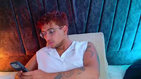 jei online show from April 11, 6:33 pm