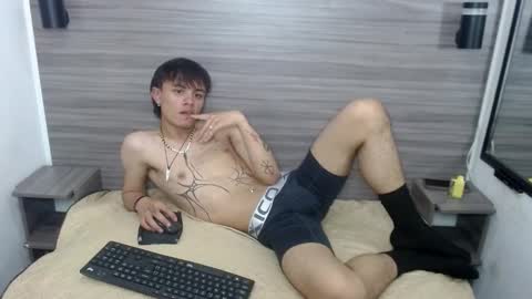 Snapshot of jerom_xx chatting on October 8, 8:13 pm Jerom xx online show from October 8, 8:13 pm
