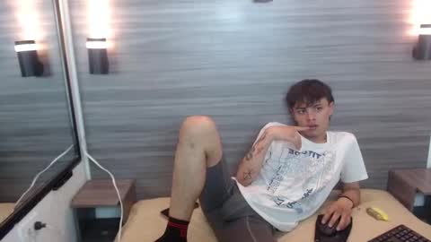 Snapshot of jerom_xx chatting on October 7, 7:40 pm Jerom xx online show from October 7, 7:40 pm