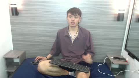 Snapshot of jerom_xx chatting on September 29, 8:05 pm Jerom xx online show from September 29, 8:05 pm