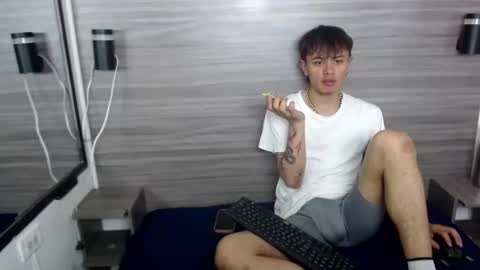 Snapshot of jerom_xx chatting on October 6, 7:29 pm Jerom xx online show from October 6, 7:29 pm