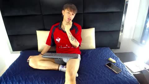 Snapshot of jerom_xx chatting on October 10, 8:35 pm Jerom xx online show from October 10, 8:35 pm