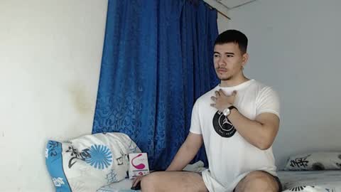 Snapshot of jeycob_happy97 chatting on January 4, 11:33 am Juan David online show from January 4, 11:33 am