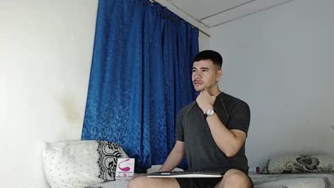 Snapshot of jeycob_happy97 chatting on January 24, 10:32 am Juan David online show from January 24, 10:32 am