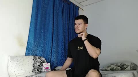 Snapshot of jeycob_happy97 chatting on January 22, 10:50 am Juan David online show from January 22, 10:50 am