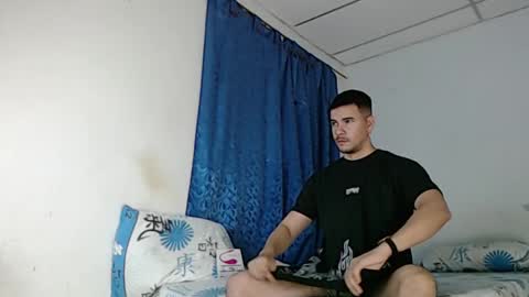 Snapshot of jeycob_happy97 chatting on February 14, 10:49 am Juan David online show from February 14, 10:49 am