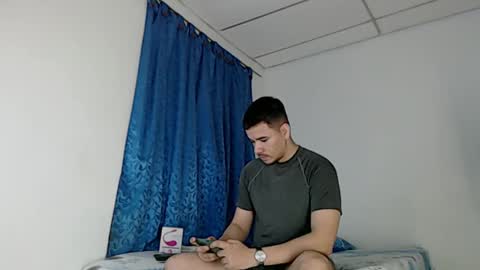 Snapshot of jeycob_happy97 chatting on February 18, 11:19 pm Juan David online show from February 18, 11:19 pm