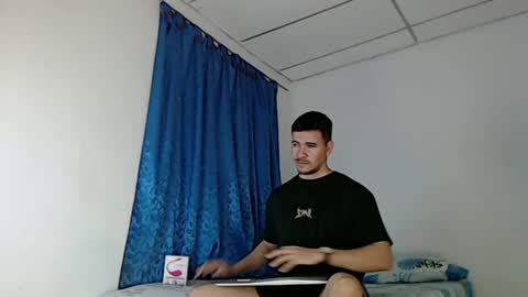 Snapshot of jeycob_happy97 chatting on February 20, 11:21 pm Juan David online show from February 20, 11:21 pm