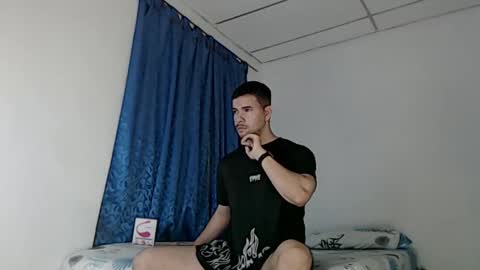 Snapshot of jeycob_happy97 chatting on February 21, 10:39 am Juan David online show from February 21, 10:39 am
