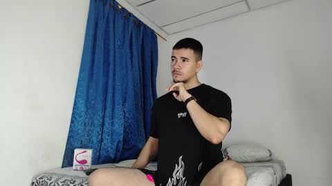Snapshot of jeycob_happy97 chatting on September 18, 11:45 am Juan David online show from September 18, 11:45 am