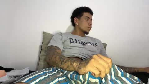 Snapshot of jeyzd25 chatting on February 19, 3:39 am Onlyfans Twitter online show from February 19, 3:39 am