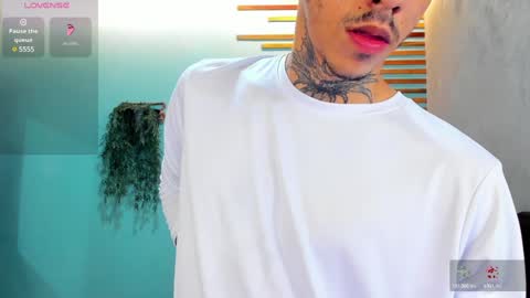 Snapshot of jharol_cardona chatting on December 30, 1:15 am Jharol online show from December 30, 1:15 am