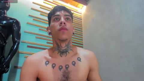 Snapshot of jharol_cardona chatting on February 15, 1:22 am Jharol online show from February 15, 1:22 am