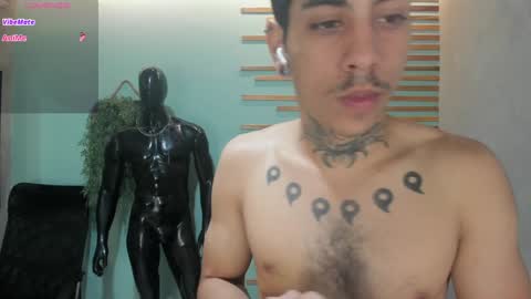 Snapshot of jharol_cardona chatting on February 5, 1:15 am Jharol online show from February 5, 1:15 am