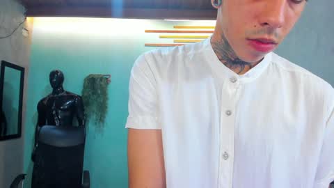 Snapshot of jharol_cardona chatting on December 4, 1:25 am Jharol online show from December 4, 1:25 am