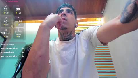 Snapshot of jharol_cardona chatting on March 2, 1:15 am Jharol online show from March 2, 1:15 am