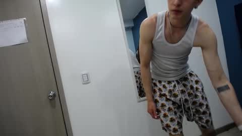 Jheampiero online show from October 17, 2:43 pm