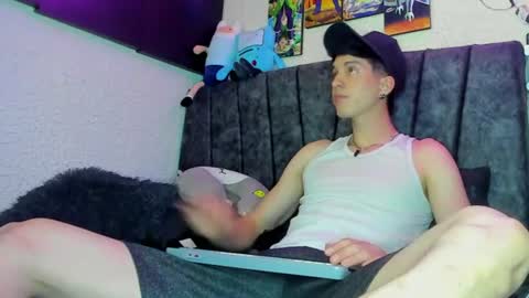Jheampiero online show from June 22, 8:57 pm