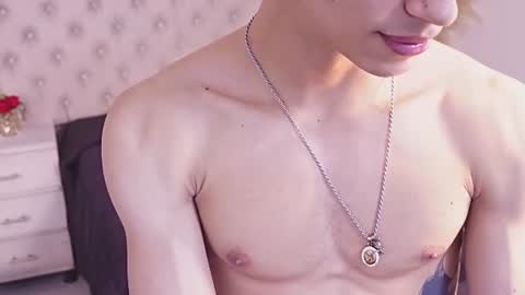jhoanleandro online show from June 18, 6:48 am