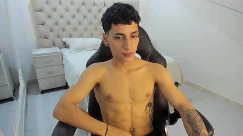 jhoanleandro online show from November 19, 4:34 am