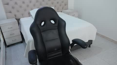 jhoanleandro online show from February 4, 8:09 am