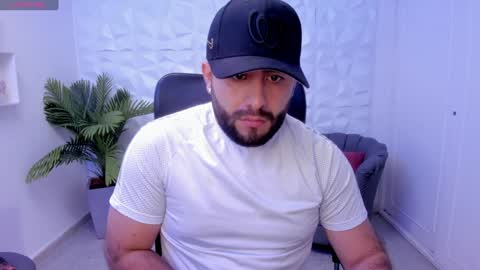 Snapshot of jhon_bear02 chatting on December 9, 11:15 am John Bear.... online show from December 9, 11:15 am
