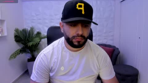 Snapshot of jhon_bear02 chatting on December 18, 11:13 am John Bear.... online show from December 18, 11:13 am