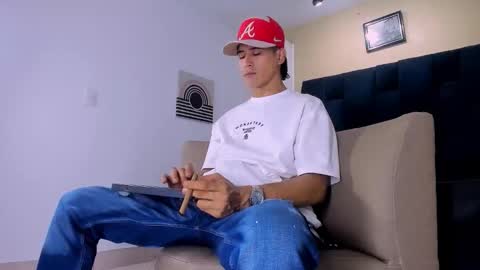 Snapshot of jhonn_rhyss chatting on October 8, 2:27 am Jhon online show from October 8, 2:27 am