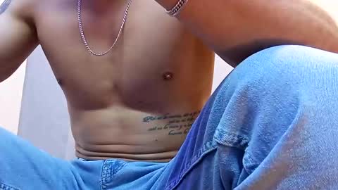 jhonny_thes28 online show from October 31, 2:02 am