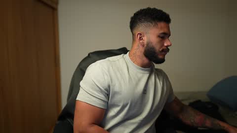   IG jhony serna  IG Personal jonathanserna88 online show from January 1, 8:02 am