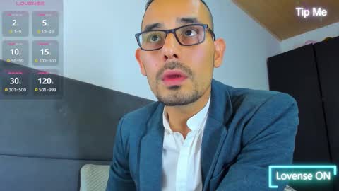 Snapshot of jhonyalzate chatting on October 3, 2:05 am Jhony Alzate online show from October 3, 2:05 am