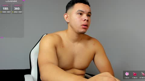 Snapshot of jhotta_foxx chatting on December 7, 7:16 am Jhonatan80 online show from December 7, 7:16 am