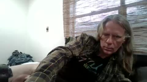 jizzmitten5 online show from March 15, 9:43 pm