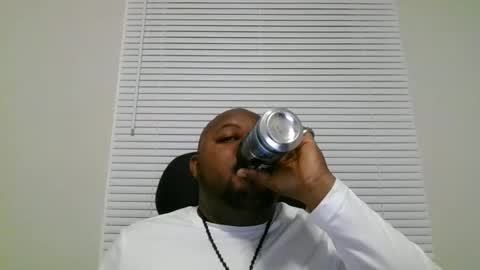 Snapshot of joe25123 chatting on March 3, 3:28 am joe25123 online show from March 3, 3:28 am