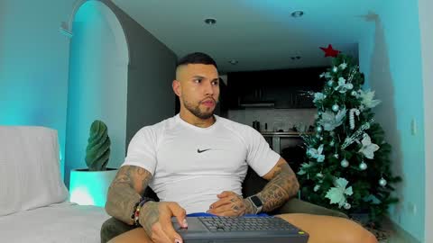 Snapshot of joe_esthetic chatting on December 20, 11:47 pm joe_esthetic online show from December 20, 11:47 pm