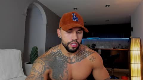 Snapshot of joe_esthetic chatting on February 3, 11:47 pm joe_esthetic online show from February 3, 11:47 pm