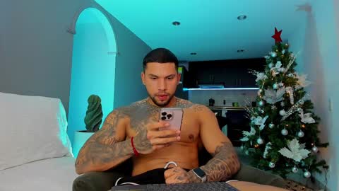 Snapshot of joe_esthetic chatting on December 3, 11:13 pm joe_esthetic online show from December 3, 11:13 pm