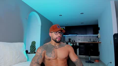 Snapshot of joe_esthetic chatting on January 28, 10:56 pm joe_esthetic online show from January 28, 10:56 pm