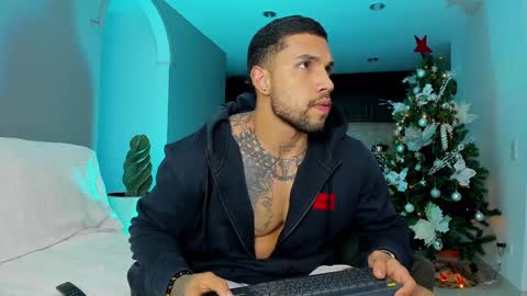 Snapshot of joe_esthetic chatting on December 17, 12:45 am joe_esthetic online show from December 17, 12:45 am