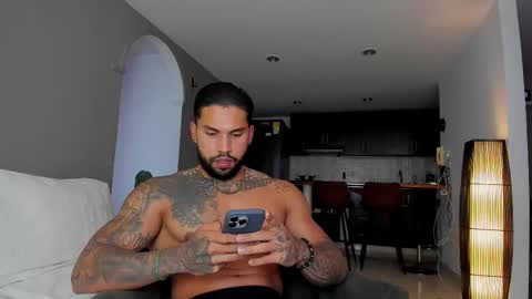 Snapshot of joe_esthetic chatting on September 27, 9:23 pm joe_esthetic online show from September 27, 9:23 pm