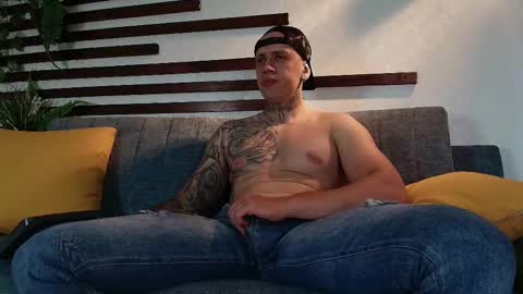 Snapshot of joeysexx1 chatting on March 11, 5:27 am online show from March 11, 5:27 am
